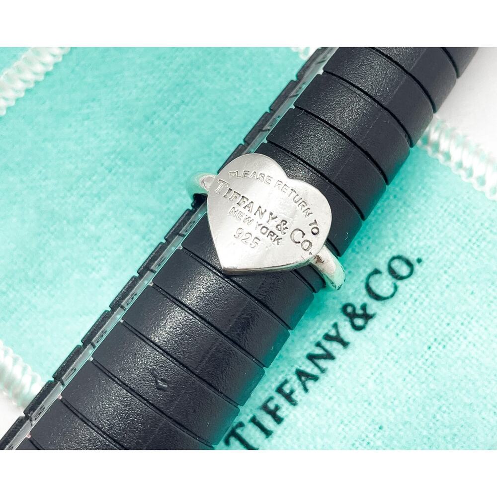 Tiffany & Co. Return to Tiffany Heart Signet Ring Sterling Silver Size 6.25 - Picture 13 of 15